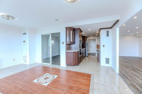 Photo 7 at 1005 - 7 Townsgate Drive, Yorkhill, Vaughan