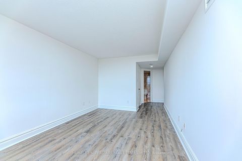 Photo 15 at 1005 - 7 Townsgate Drive, Yorkhill, Vaughan