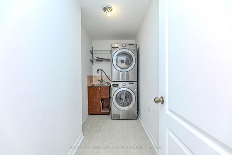 Photo 18 at 1005 - 7 Townsgate Drive, Yorkhill, Vaughan