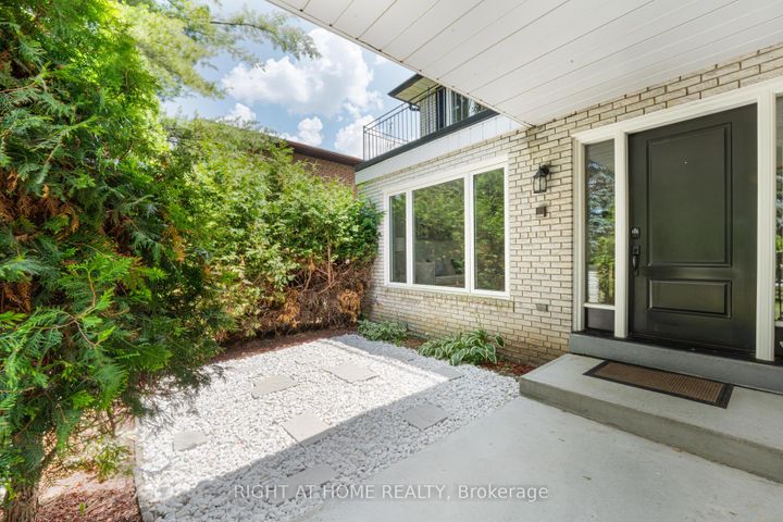 Photo 1 at 29 Vanwood Road, Thornhill, Markham