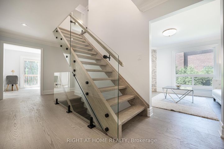 Photo 3 at 29 Vanwood Road, Thornhill, Markham