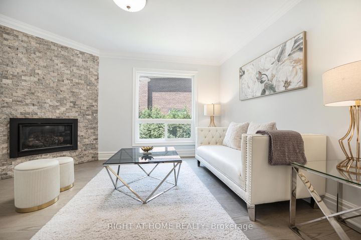 Photo 4 at 29 Vanwood Road, Thornhill, Markham