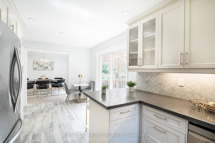 Photo 11 at 29 Vanwood Road, Thornhill, Markham