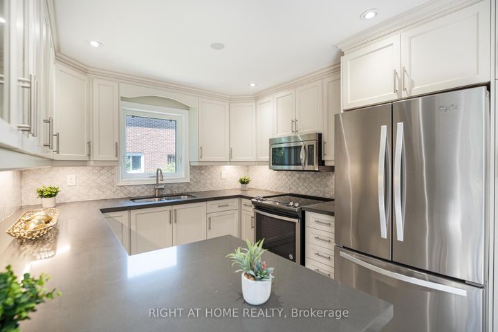 Photo 13 at 29 Vanwood Road, Thornhill, Markham