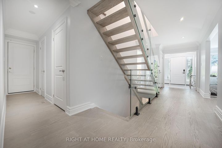 Photo 14 at 29 Vanwood Road, Thornhill, Markham