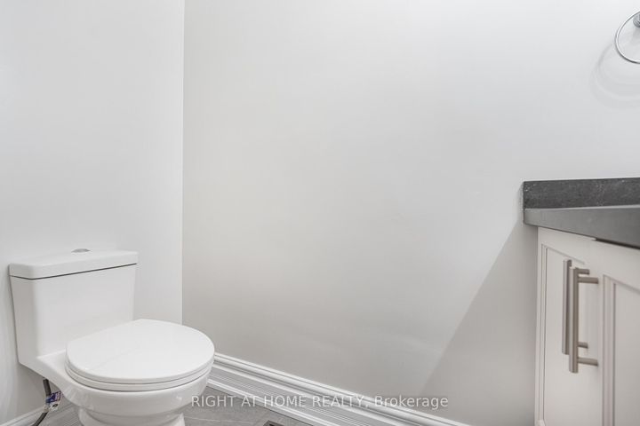 Photo 15 at 29 Vanwood Road, Thornhill, Markham