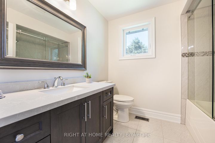 Photo 22 at 29 Vanwood Road, Thornhill, Markham