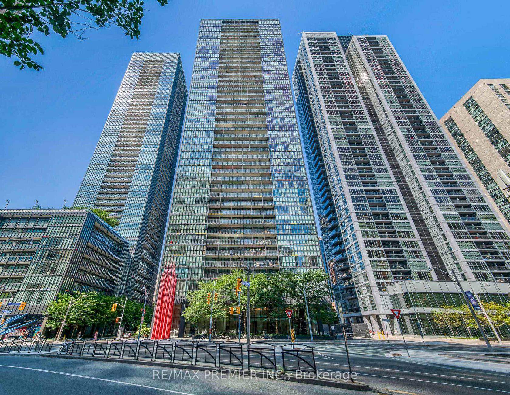 508 - 110 Charles Street E, Yonge Corridor, Toronto by Loree Meneguzzi Real Estate 508 - 110 Charles Street E, Yonge Corridor, Toronto