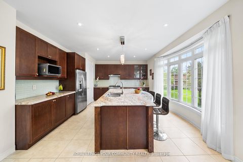 Photo 14 at 108 Headwater Crescent, Oak Ridges Lake Wilcox, Richmond Hill