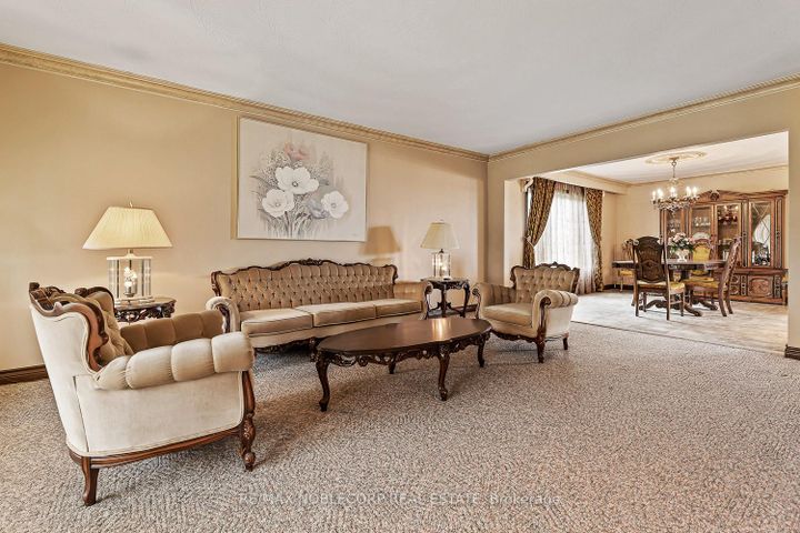 Photo 5 at 10201 Clarkway Drive, Brampton East, Brampton