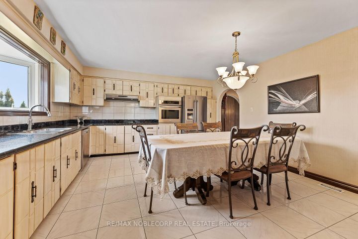 Photo 8 at 10201 Clarkway Drive, Brampton East, Brampton