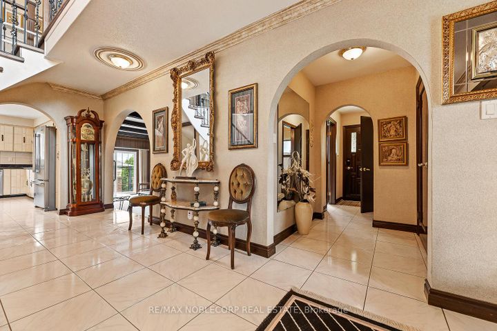 Photo 10 at 10201 Clarkway Drive, Brampton East, Brampton
