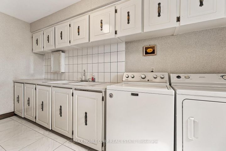 Photo 13 at 10201 Clarkway Drive, Brampton East, Brampton