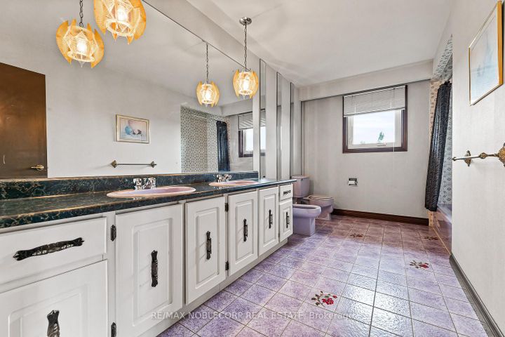 Photo 17 at 10201 Clarkway Drive, Brampton East, Brampton