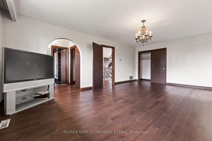 Photo 20 at 10201 Clarkway Drive, Brampton East, Brampton