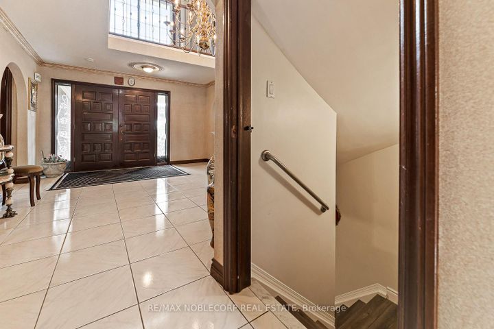 Photo 23 at 10201 Clarkway Drive, Brampton East, Brampton