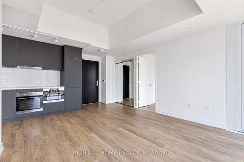 Photo 5 at 714 - 158 Front Street E, Moss Park, Toronto
