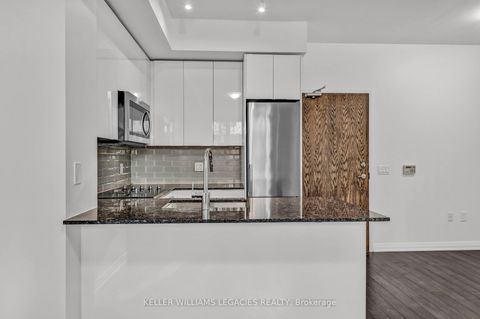 Photo 6 at 106 - 99 Eagle Rock Way, Rural Vaughan, Vaughan