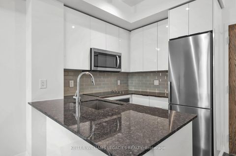 Photo 8 at 106 - 99 Eagle Rock Way, Rural Vaughan, Vaughan