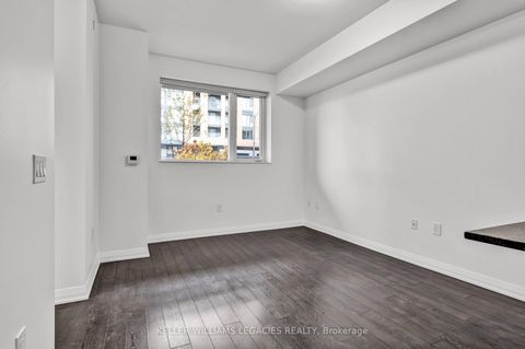 Photo 12 at 106 - 99 Eagle Rock Way, Rural Vaughan, Vaughan