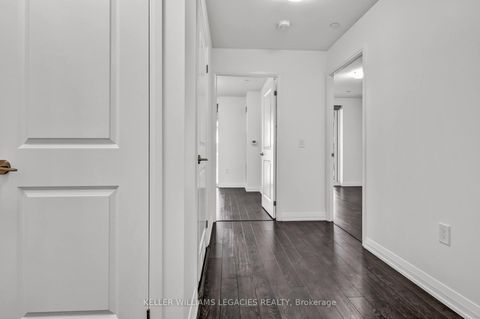 Photo 16 at 106 - 99 Eagle Rock Way, Rural Vaughan, Vaughan