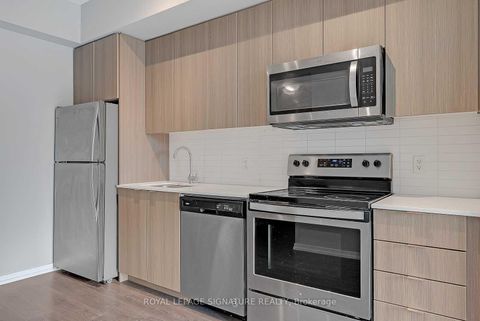 Photo 2 at 311 - 3237 Bayview Avenue N, Bayview Village, Toronto