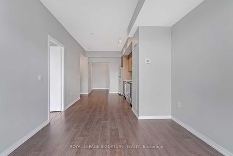 Photo 10 at 311 - 3237 Bayview Avenue N, Bayview Village, Toronto