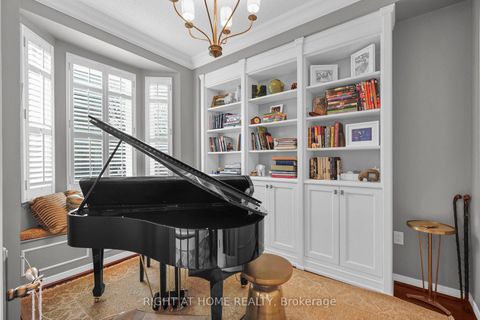 Photo 2 at 636 Wellington Street W, Niagara, Toronto