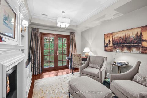 Photo 6 at 636 Wellington Street W, Niagara, Toronto