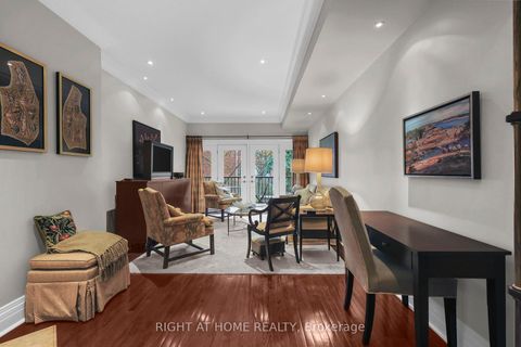 Photo 13 at 636 Wellington Street W, Niagara, Toronto