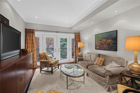 Photo 14 at 636 Wellington Street W, Niagara, Toronto