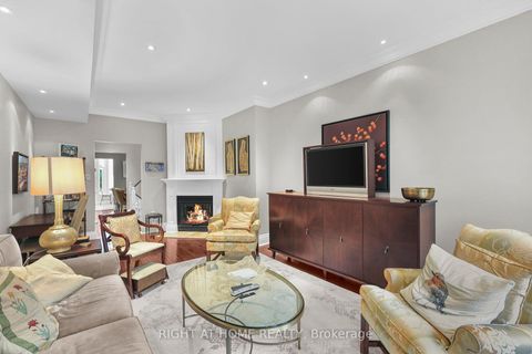 Photo 15 at 636 Wellington Street W, Niagara, Toronto