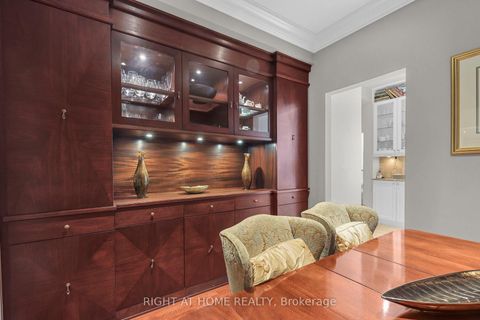 Photo 17 at 636 Wellington Street W, Niagara, Toronto