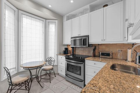 Photo 20 at 636 Wellington Street W, Niagara, Toronto