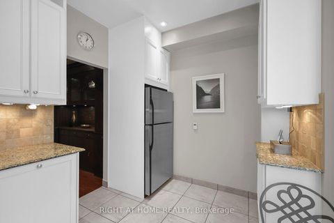 Photo 22 at 636 Wellington Street W, Niagara, Toronto