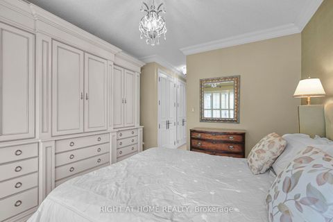 Photo 26 at 636 Wellington Street W, Niagara, Toronto