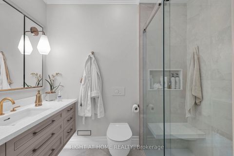 Photo 28 at 636 Wellington Street W, Niagara, Toronto