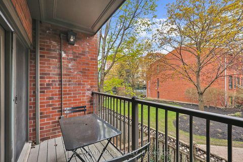 Photo 37 at 636 Wellington Street W, Niagara, Toronto