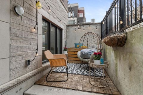 Photo 5 at 40 - 70 Eastwood Park Gardens, Long Branch, Toronto