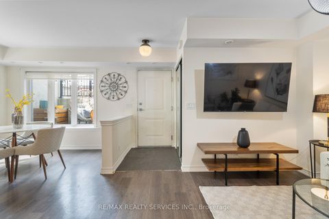 Photo 7 at 40 - 70 Eastwood Park Gardens, Long Branch, Toronto