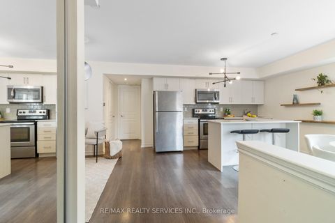 Photo 9 at 40 - 70 Eastwood Park Gardens, Long Branch, Toronto