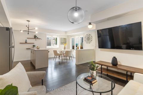 Photo 15 at 40 - 70 Eastwood Park Gardens, Long Branch, Toronto