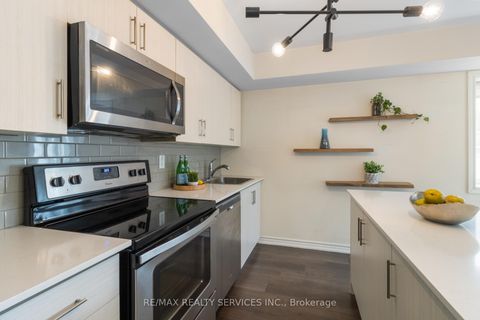 Photo 22 at 40 - 70 Eastwood Park Gardens, Long Branch, Toronto