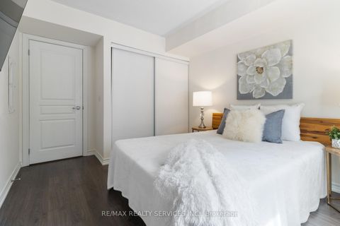 Photo 24 at 40 - 70 Eastwood Park Gardens, Long Branch, Toronto