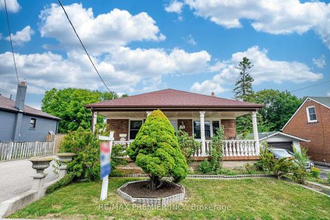 Photo 1 at 22 Meadow Lane Avenue, CFB, Toronto