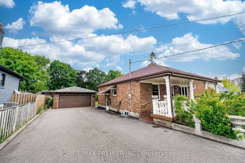 Photo 2 at 22 Meadow Lane Avenue, CFB, Toronto