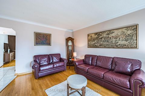 Photo 4 at 22 Meadow Lane Avenue, CFB, Toronto