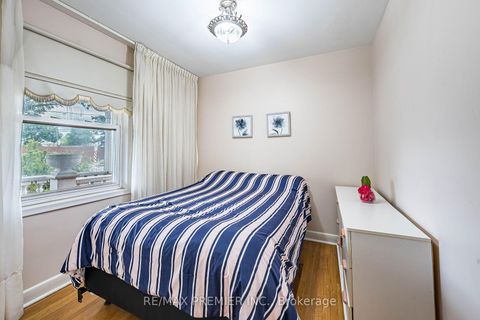 Photo 9 at 22 Meadow Lane Avenue, CFB, Toronto