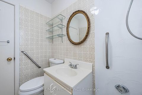 Photo 11 at 22 Meadow Lane Avenue, CFB, Toronto