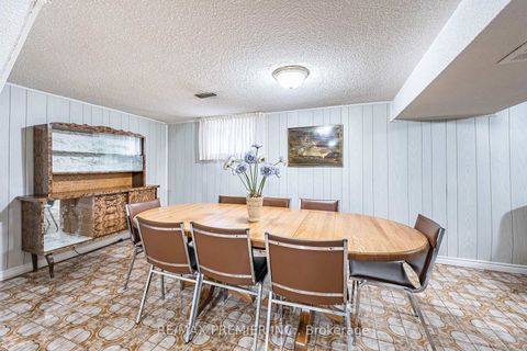Photo 12 at 22 Meadow Lane Avenue, CFB, Toronto